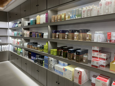 走進鹽城市鹽南高新區泉之源美材日用品經營部 打造便捷生活，服務社區日常